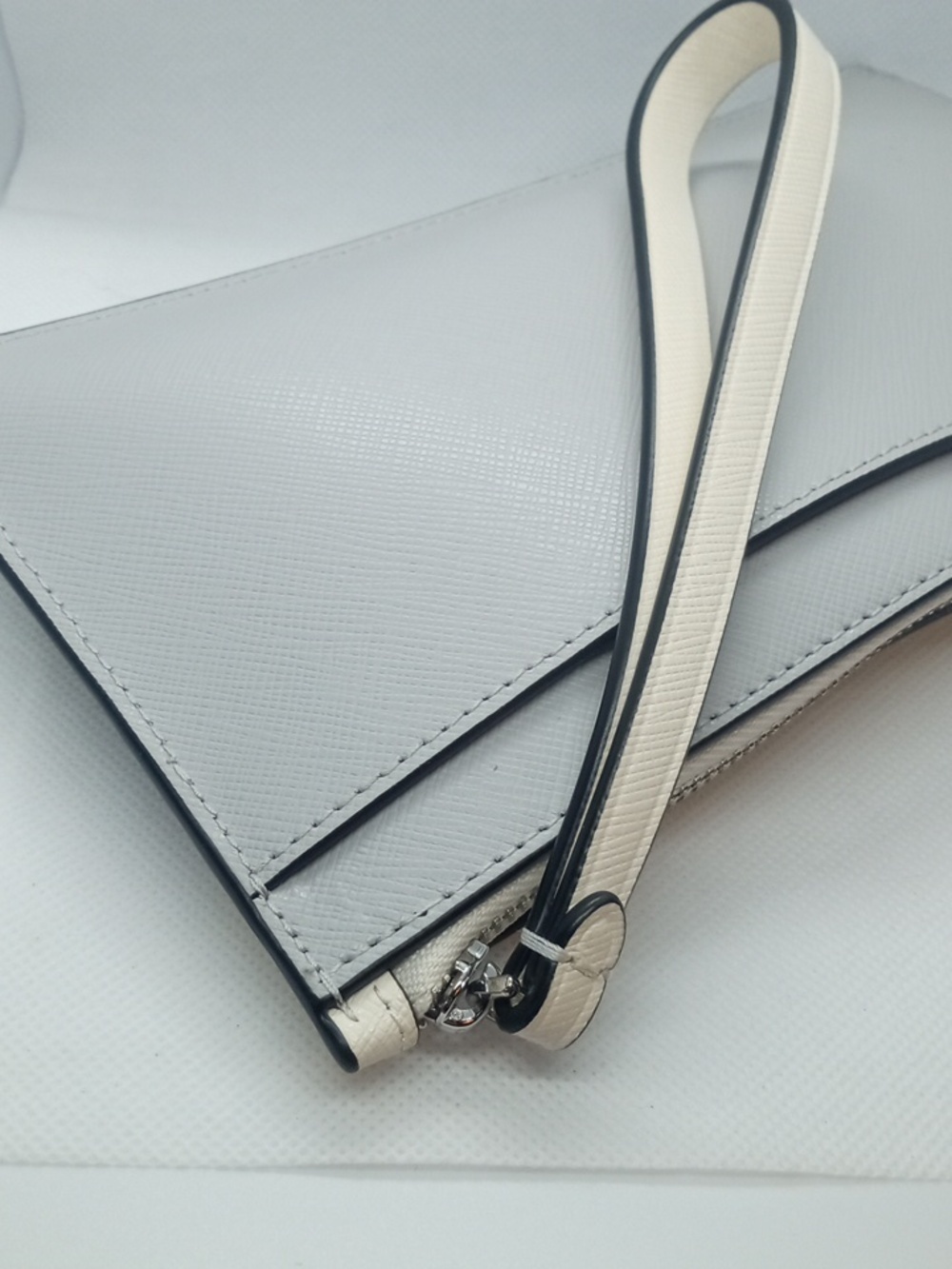 KATE SPADE LUCY WRISTLET - Picture 7 of 8